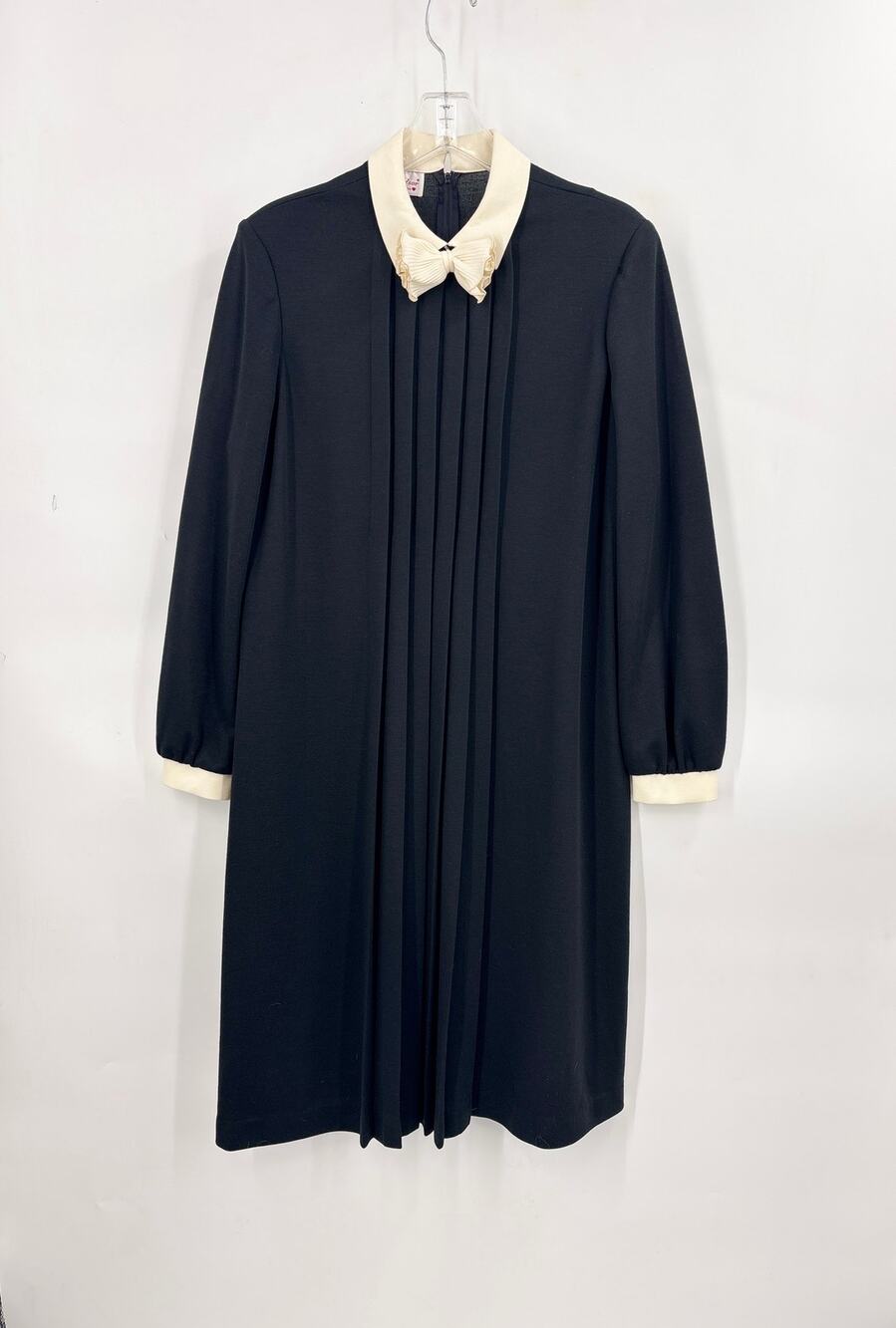 Vintage Kay Windsor Black Cream Pleated Dress Collar Bow Size 18